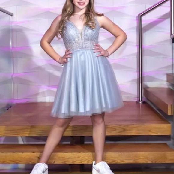 Dress - Picture 3 of 3